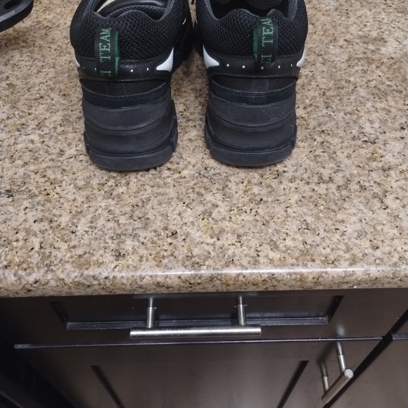 Men authentic Gucci sneakers pre-owned good condition - Picture 2 of 6